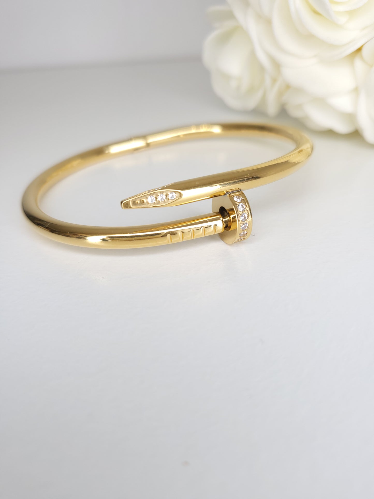 Bracelet clou avec strass