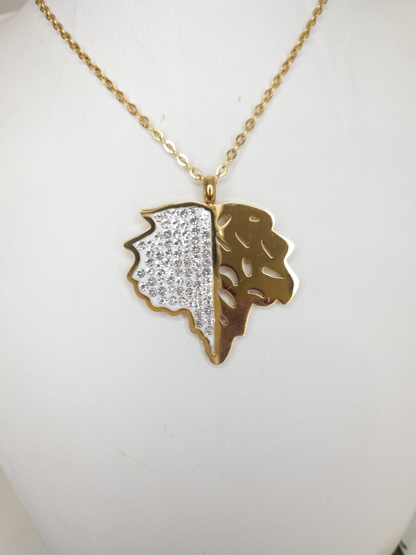 Collier Akilas