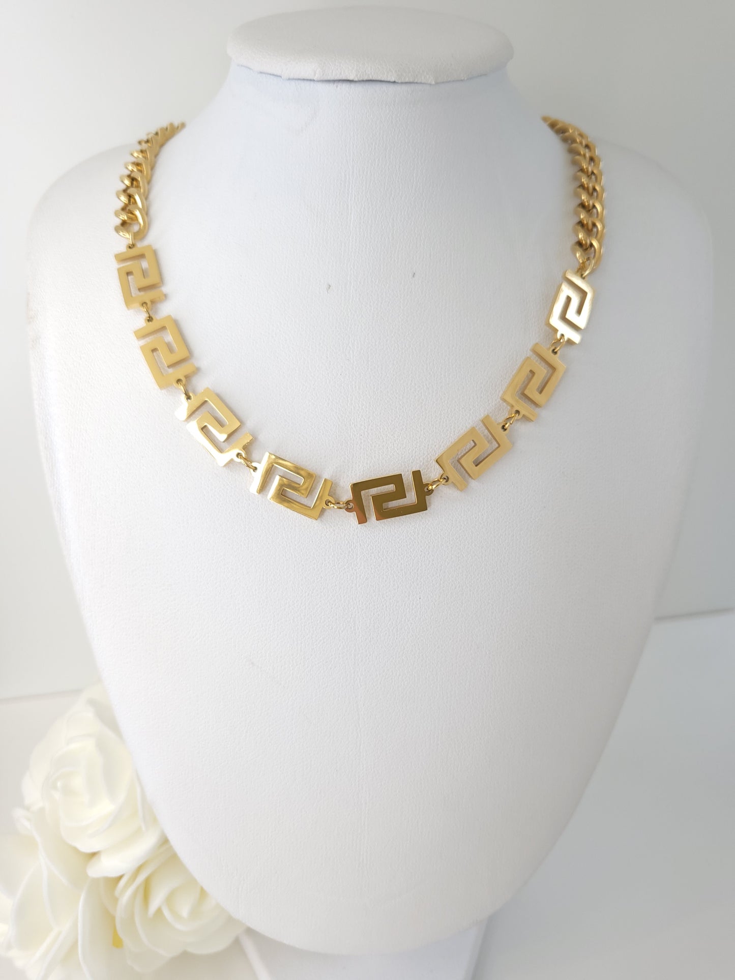 Collier Versus 1